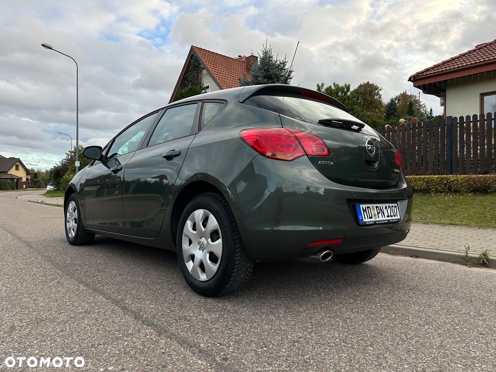 Opel Astra 1.4 Turbo 150 Jahre - 13