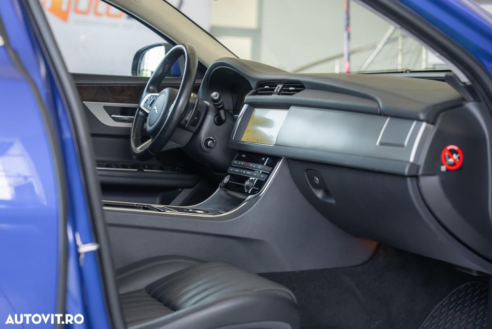 Jaguar XF 20d AWD Prestige - 22