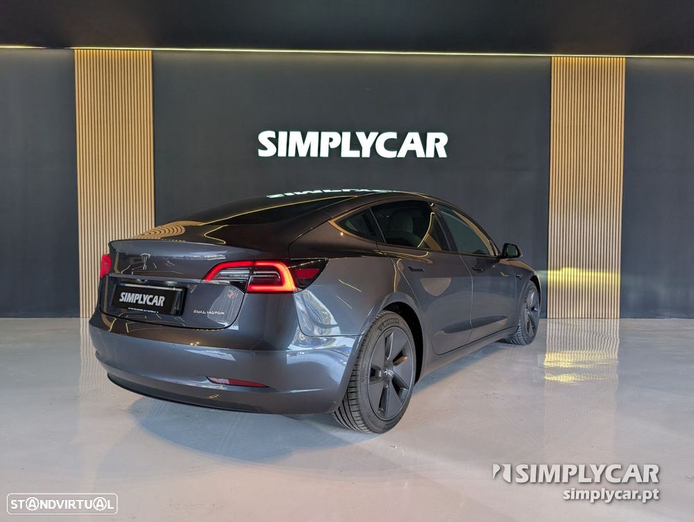 Tesla Model 3 - 4