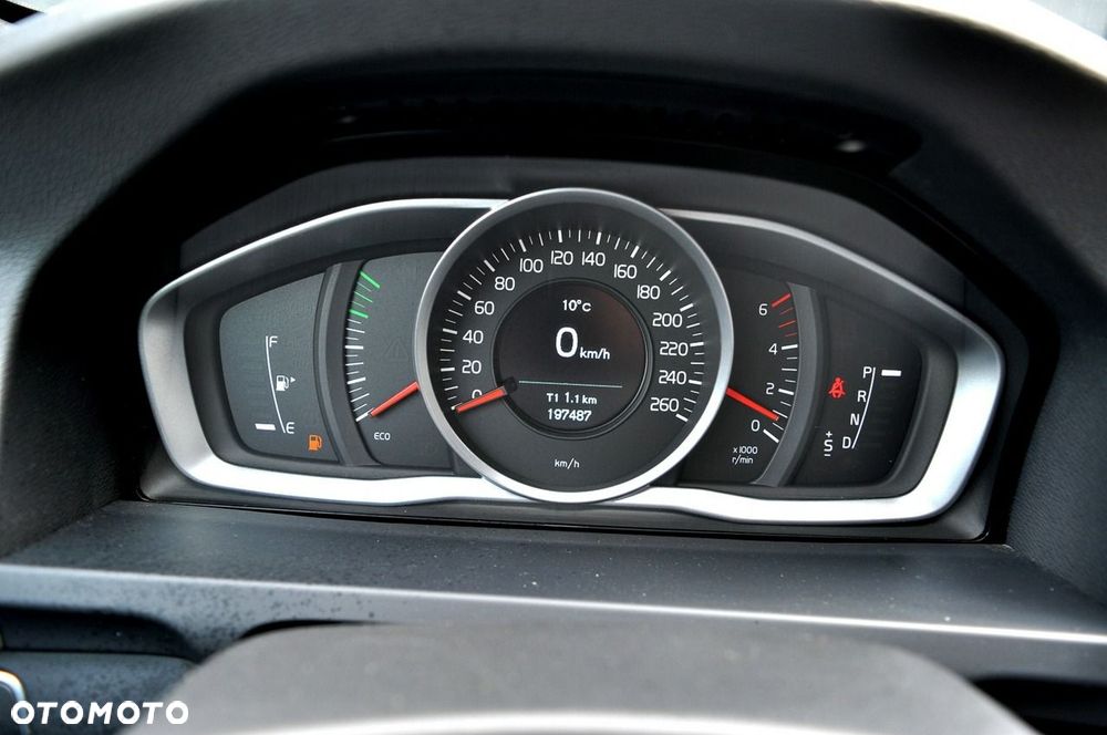Volvo V60 D3 Geartronic Momentum - 24