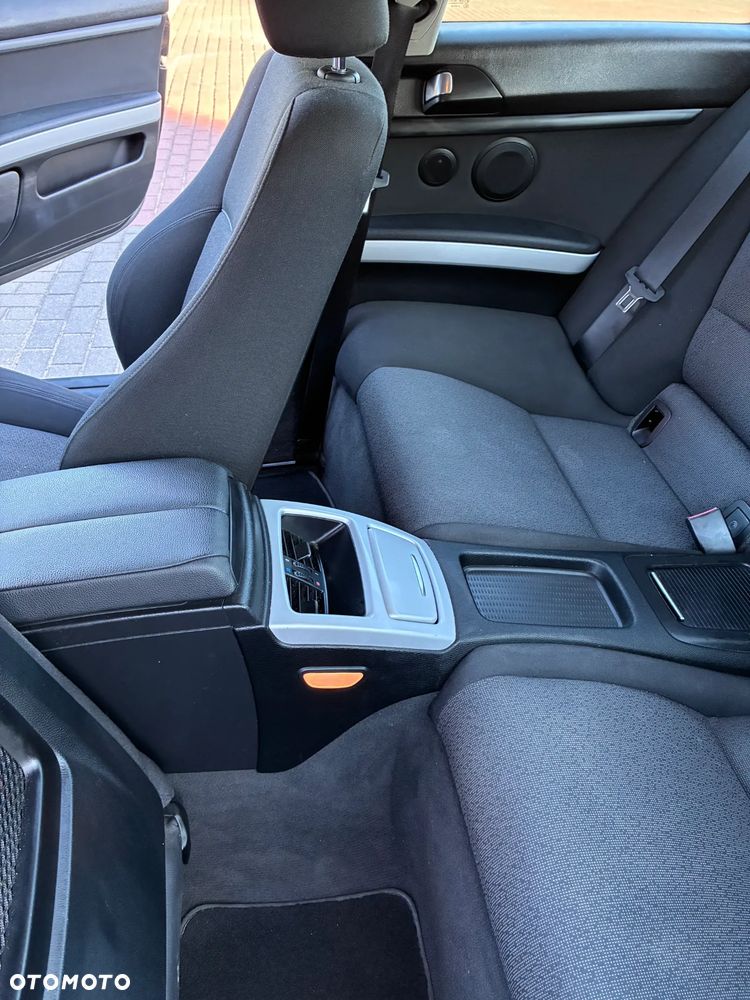 BMW Seria 3 325i - 16