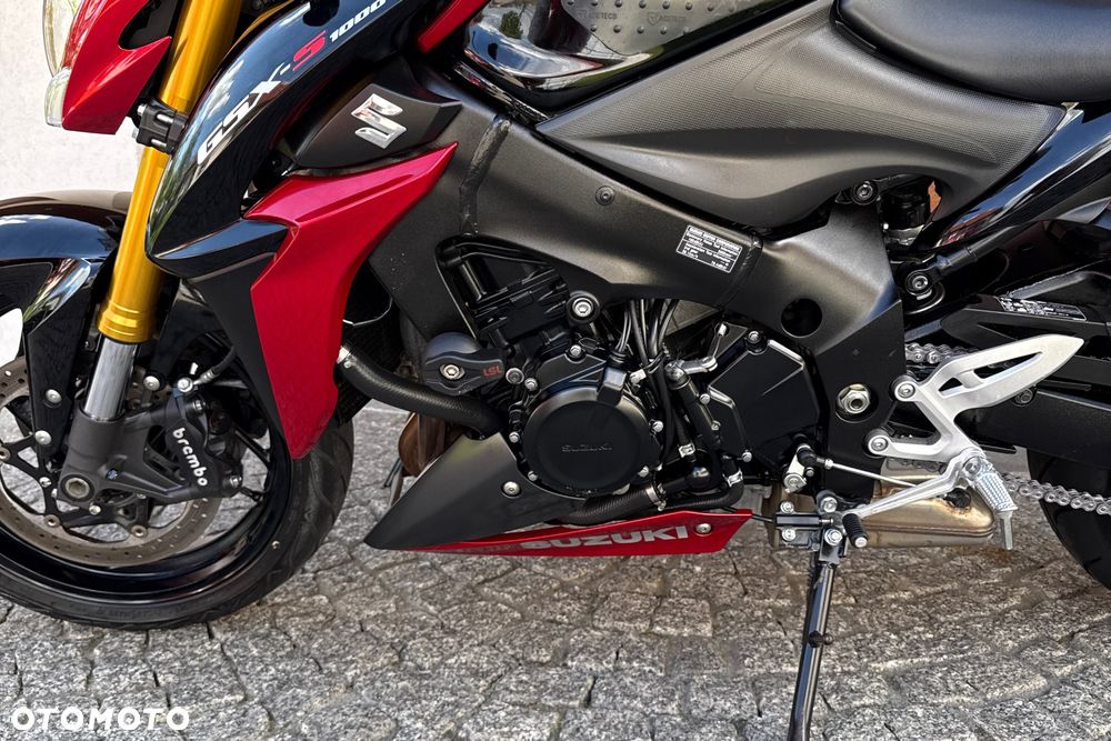 Suzuki GSX - 22