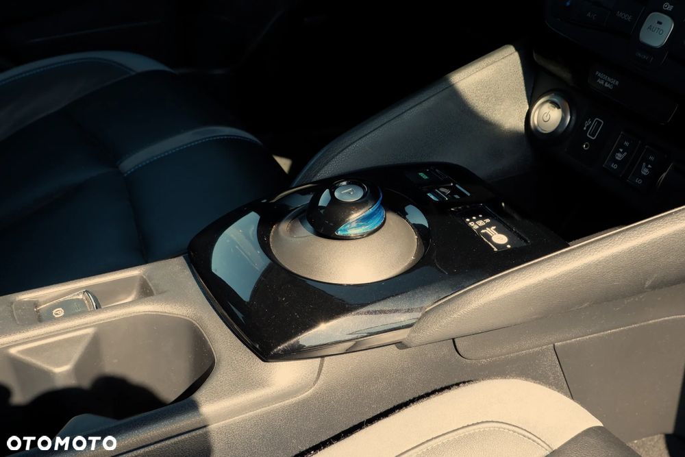 Nissan Leaf 40 kWh TEKNA - 6