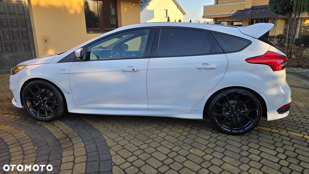 Ford Focus ST - 8