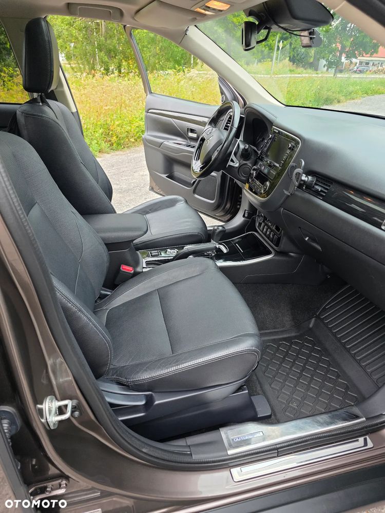 Mitsubishi Outlander 2.0 Instyle Navi 4WD CVT - 10