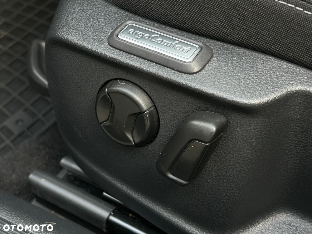 Volkswagen Passat 2.0 TSI Business DSG - 33