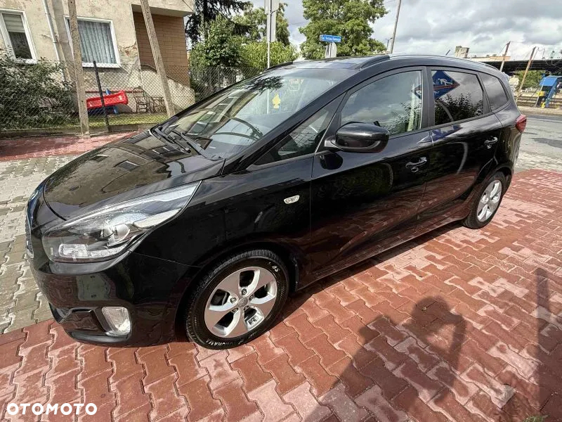 Kia Carens - 9