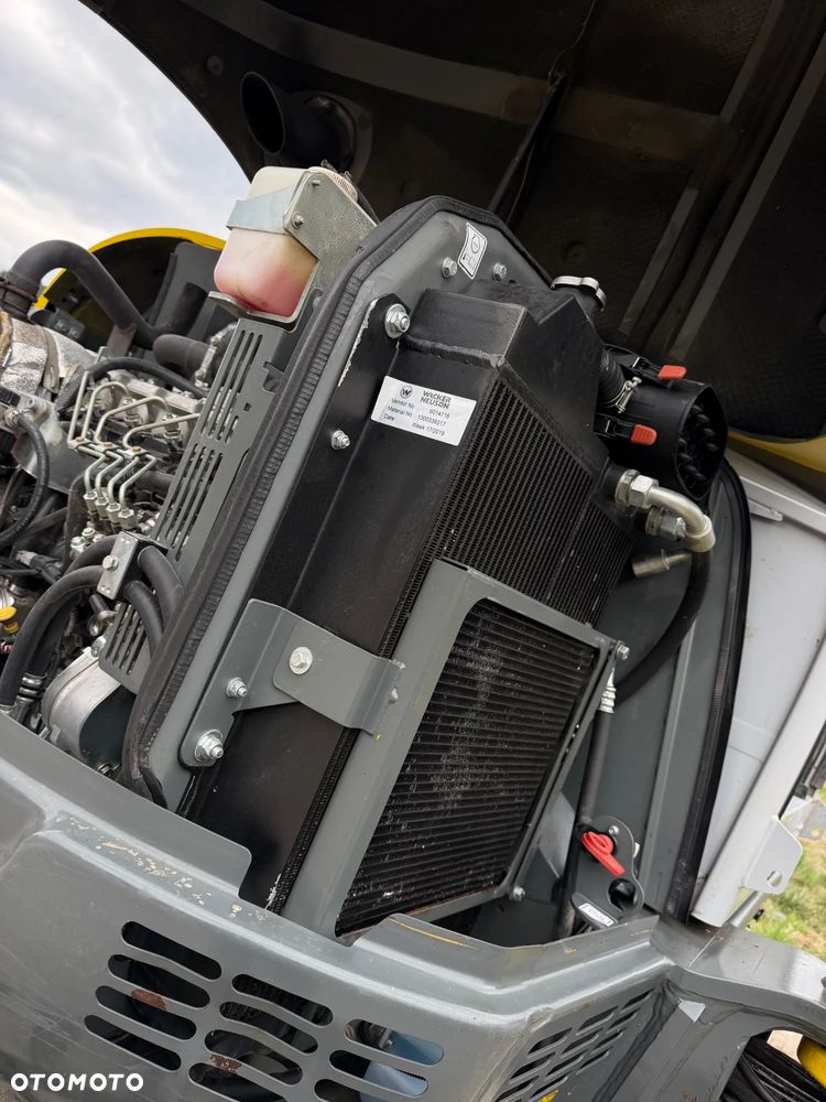 Wacker Neuson EZ53 Koparka Gąsienicowa 5,5 Tony. 2020 rok. 1772 mtg. Jak Nówka z salonu! ani deka luzów czy wycieków! Pochodzi z Gospodarstwa Norweskiego! Aktualne serwisy DEKRA BMWT 2027r. 2 łyżki. Silnik PERKINS 4 cyl. 52km. Maszyna Full wypasiona! Bogata wersja Norweska! Klima. Szybkozłącze Hydrauliczne. OKAZJA. Pełny Oryginał historia do sprawdzenia w Wacker autoryzowany! 4 sekcje Hydrauliczne. Po serwisach eksploatacyjnych. Ani Deka luzów i wycieków - 23