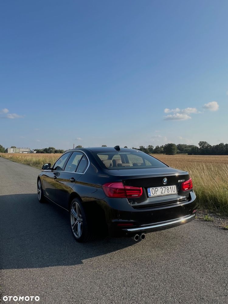 BMW Seria 3 330i - 5