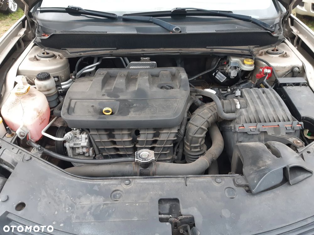 Dodge Avenger 2.0 SE - 16