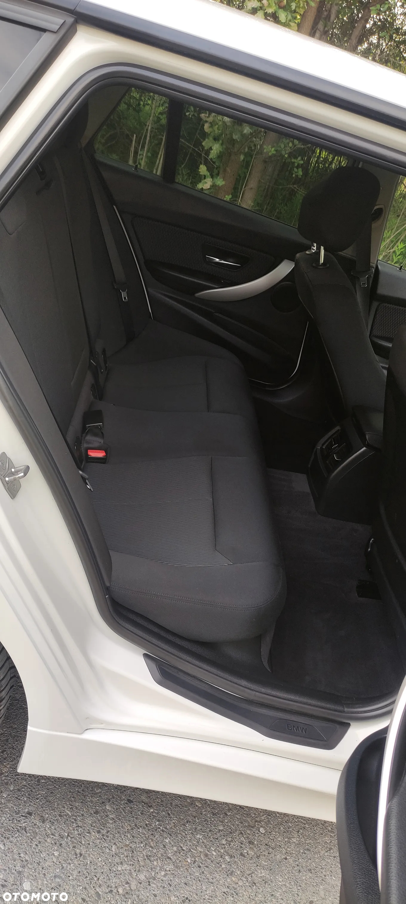 BMW Seria 3 318d Touring - 11