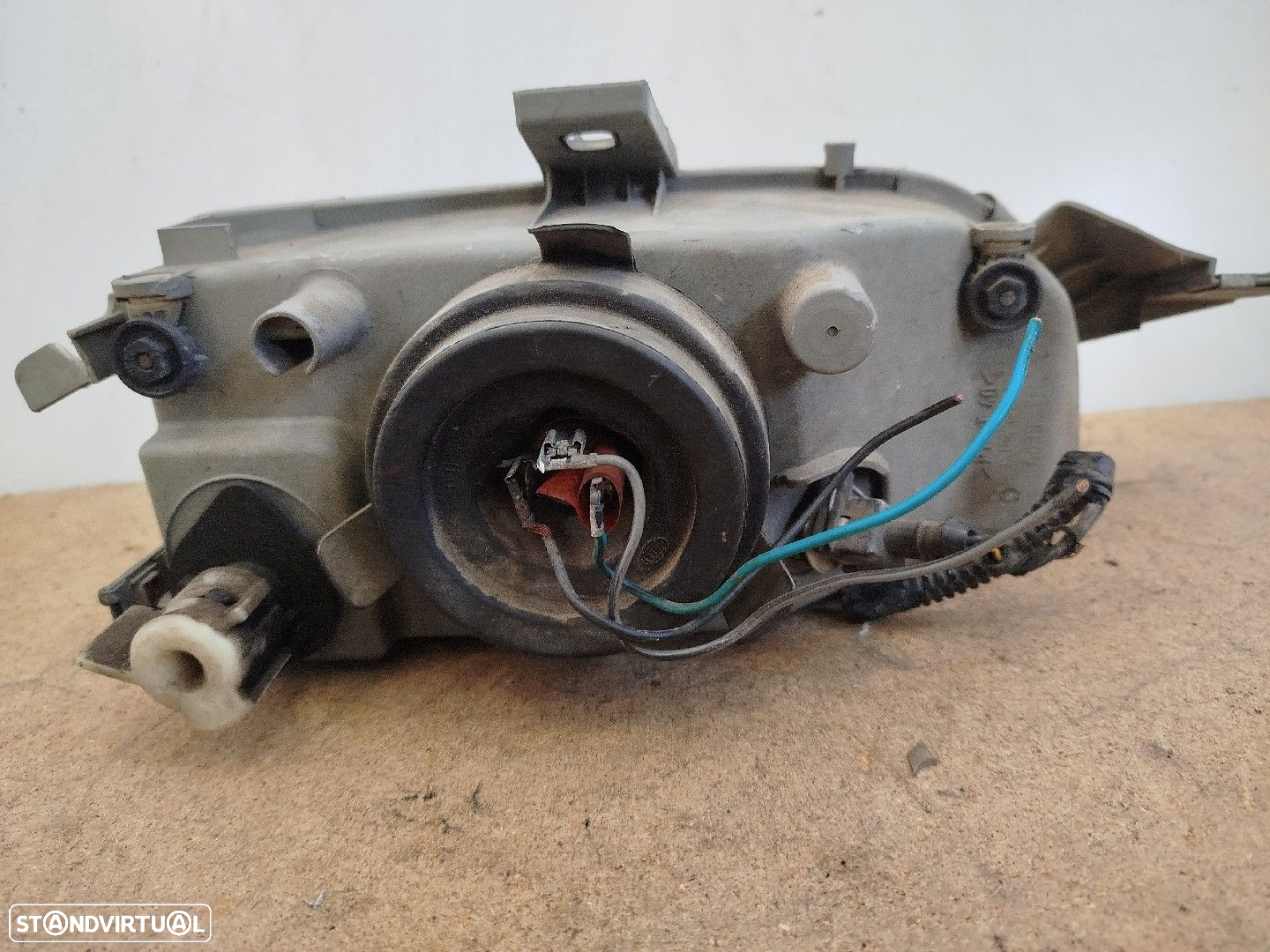 Farol/ Otica Dianteiro Esq Fiat Punto (176_) - 2