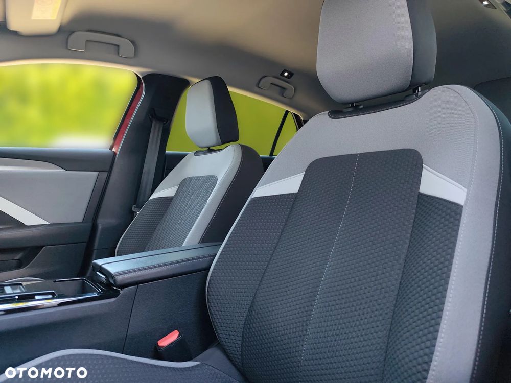 Opel Astra 1.2 T Elegance S&S - 11