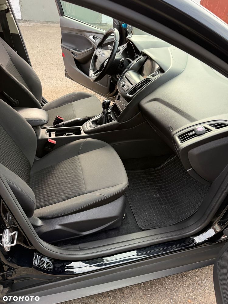 Ford Focus 1.6 Trend - 17
