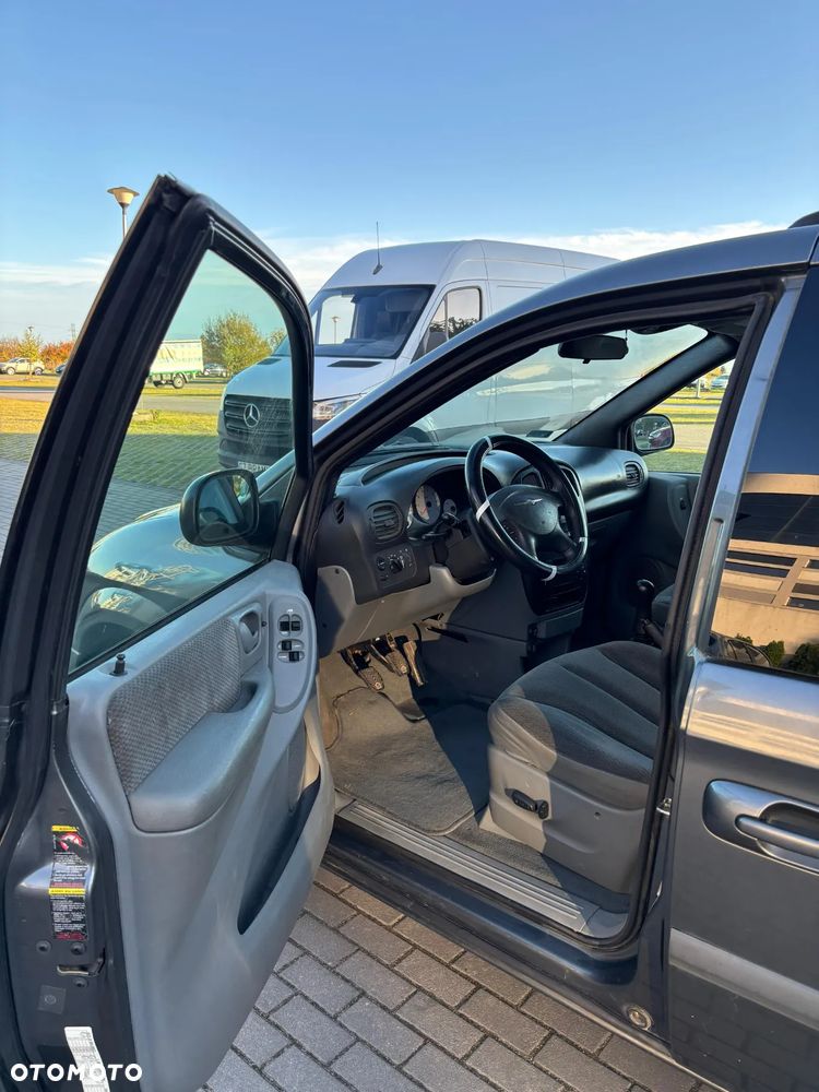 Chrysler Voyager 2.4 SE - 7