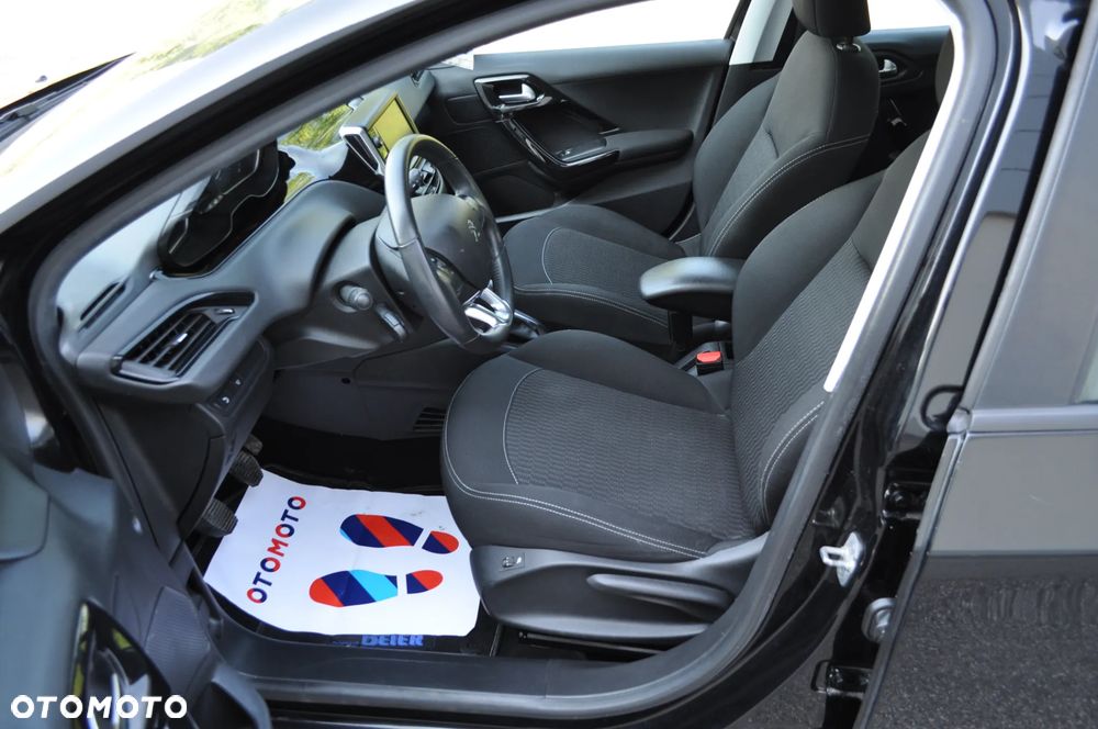 Peugeot 208 - 13