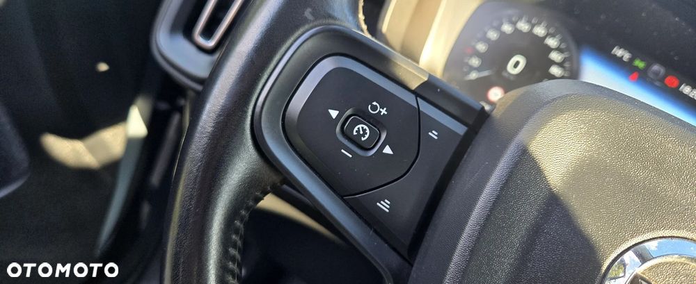 Volvo XC 40 T3 Momentum Pro - 20