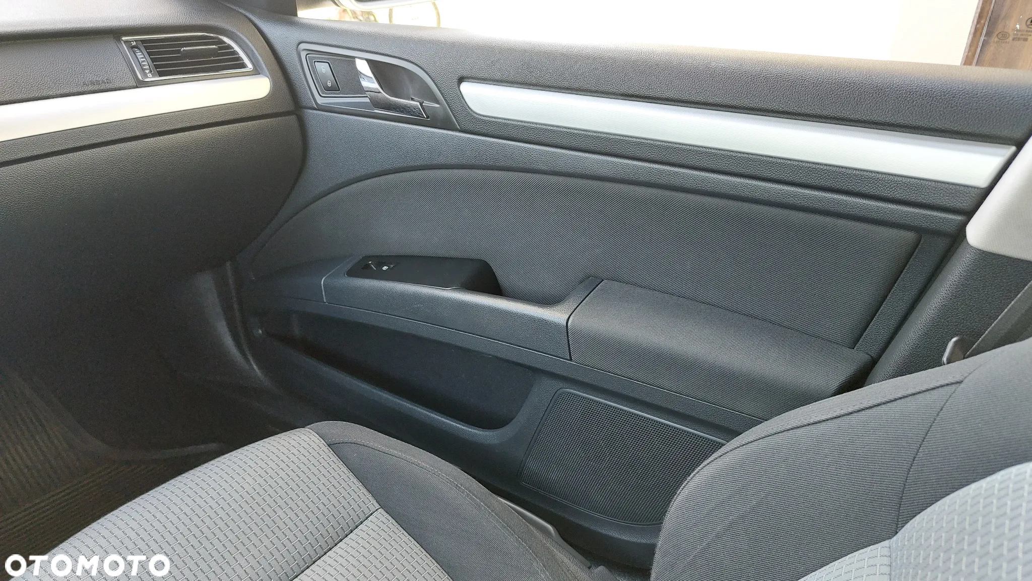 Skoda Superb 2.0 TDI Elegance DSG - 10