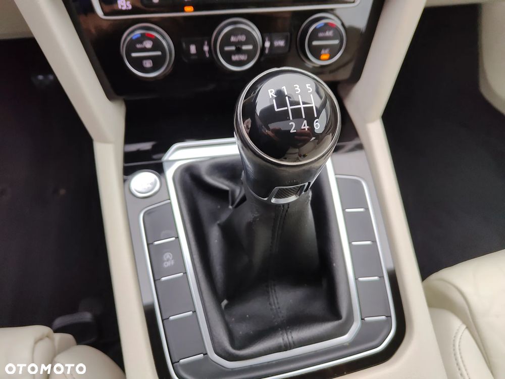 Volkswagen Passat - 28