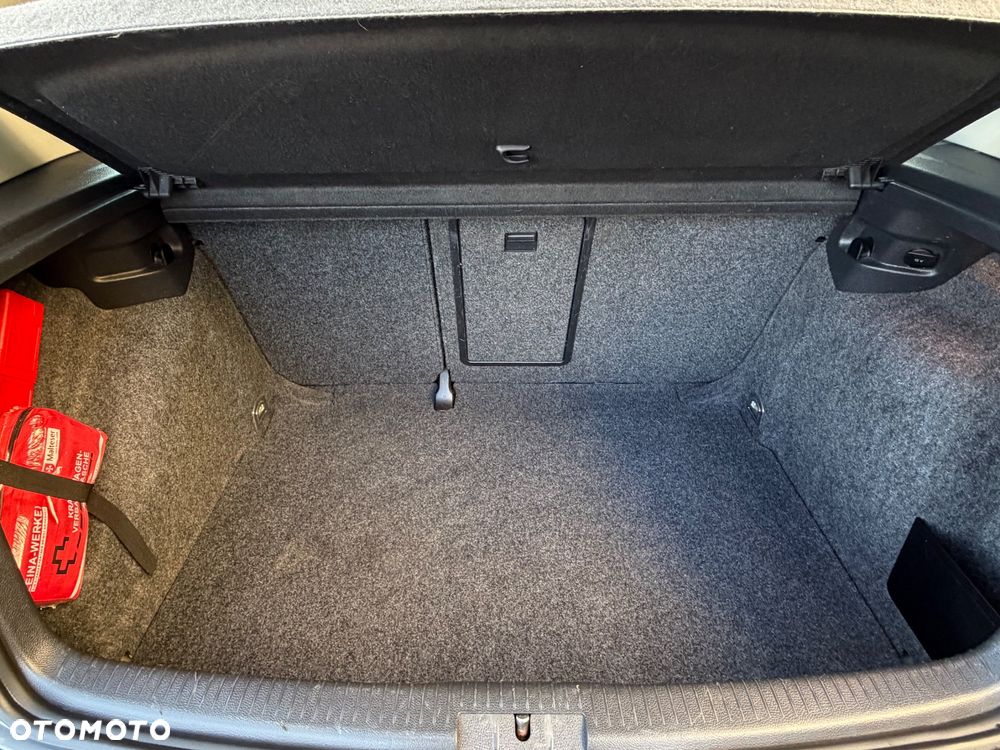 Volkswagen Golf - 28