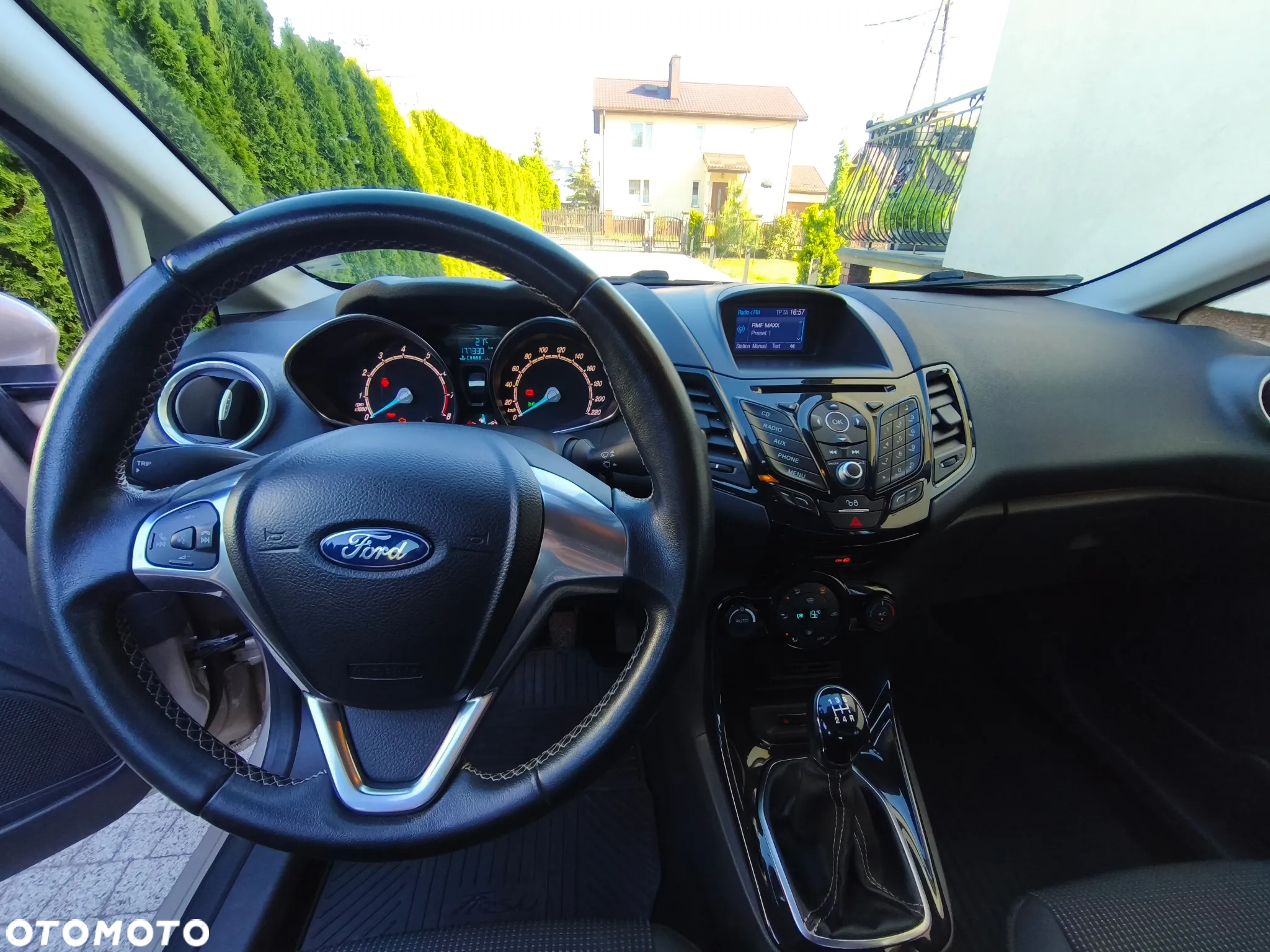 Ford Fiesta 1.0 EcoBoost Titanium - 35