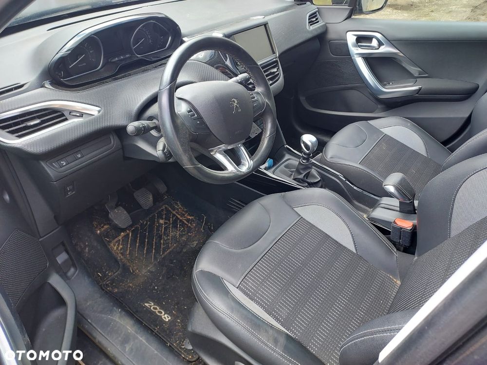 Peugeot 2008 - 8