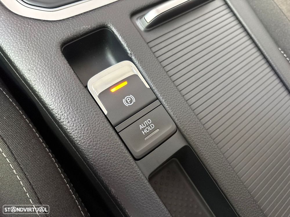 VW Passat Variant 2.0 TDI Confortline - 38