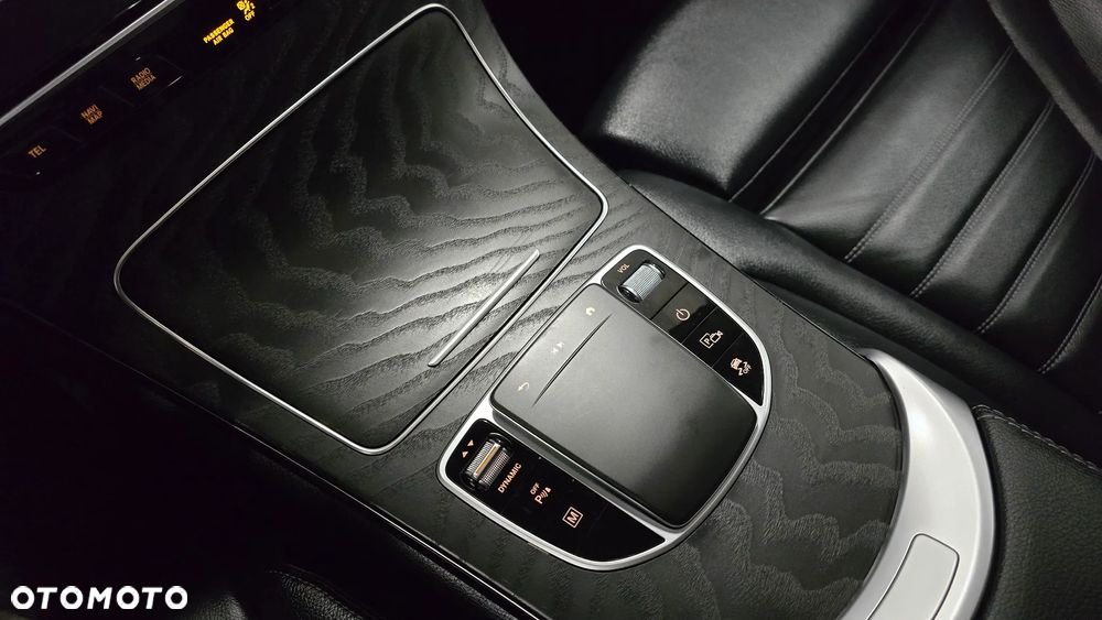 Mercedes-Benz GLC 300 de 4Matic 9G-TRONIC AMG Line Plus - 24
