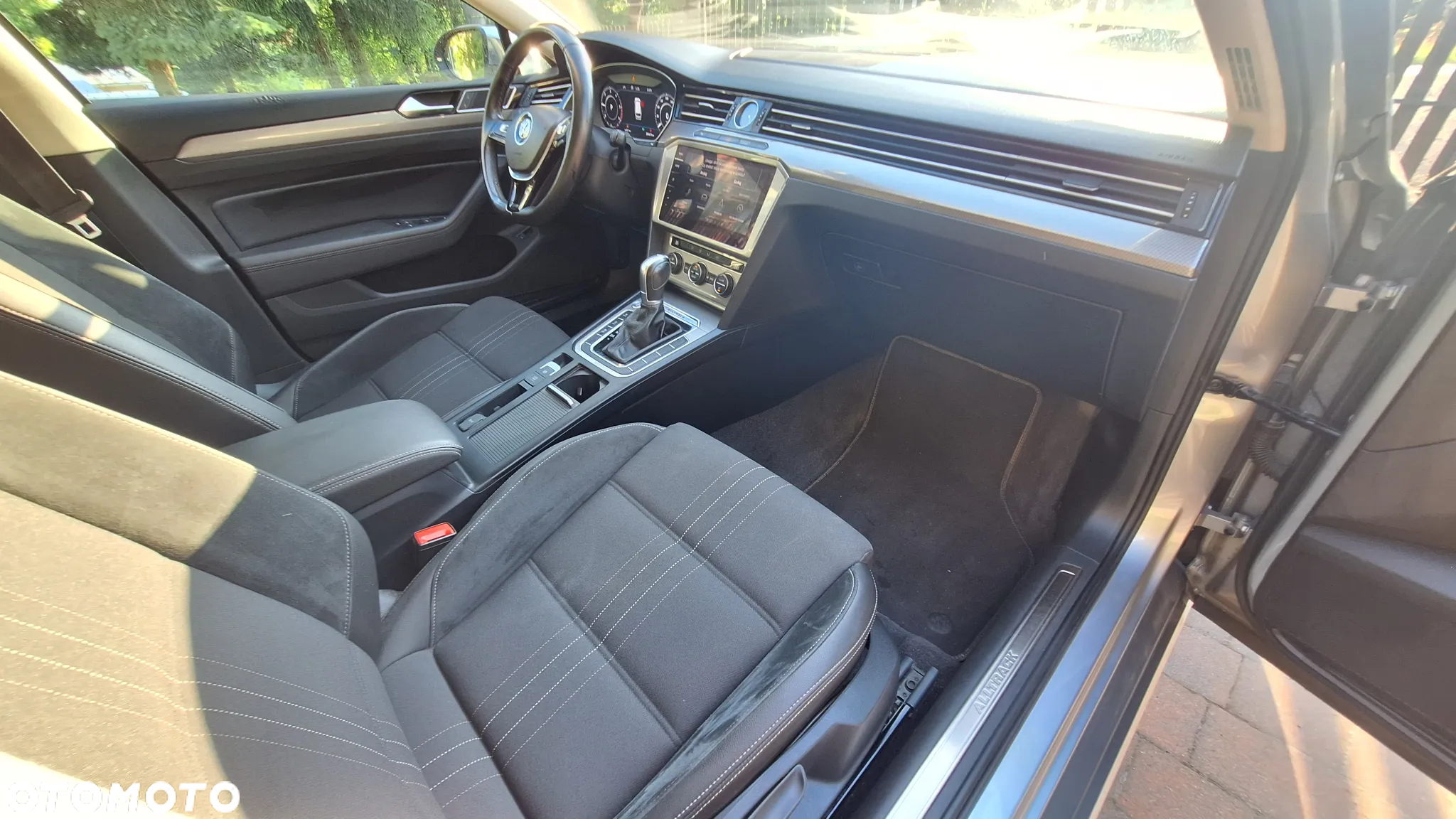 Volkswagen Passat Variant 2.0 TDI SCR DSG 4Motion Elegance - 18