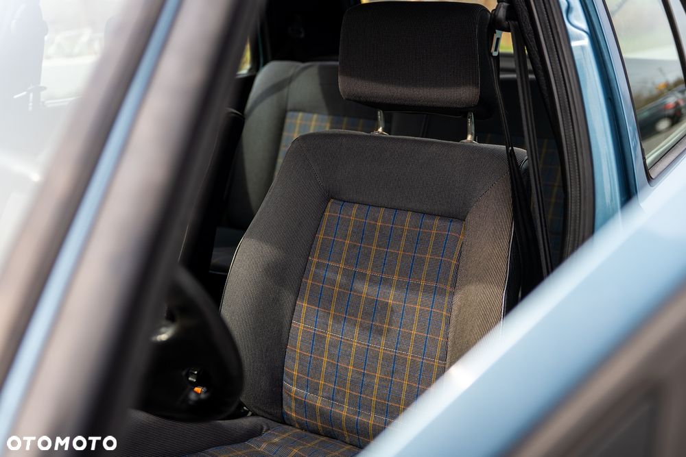 Volkswagen Golf - 16