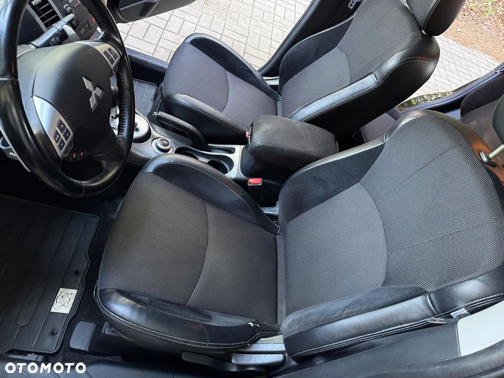 Mitsubishi Outlander 2.4 4WD CVT Intense - 22