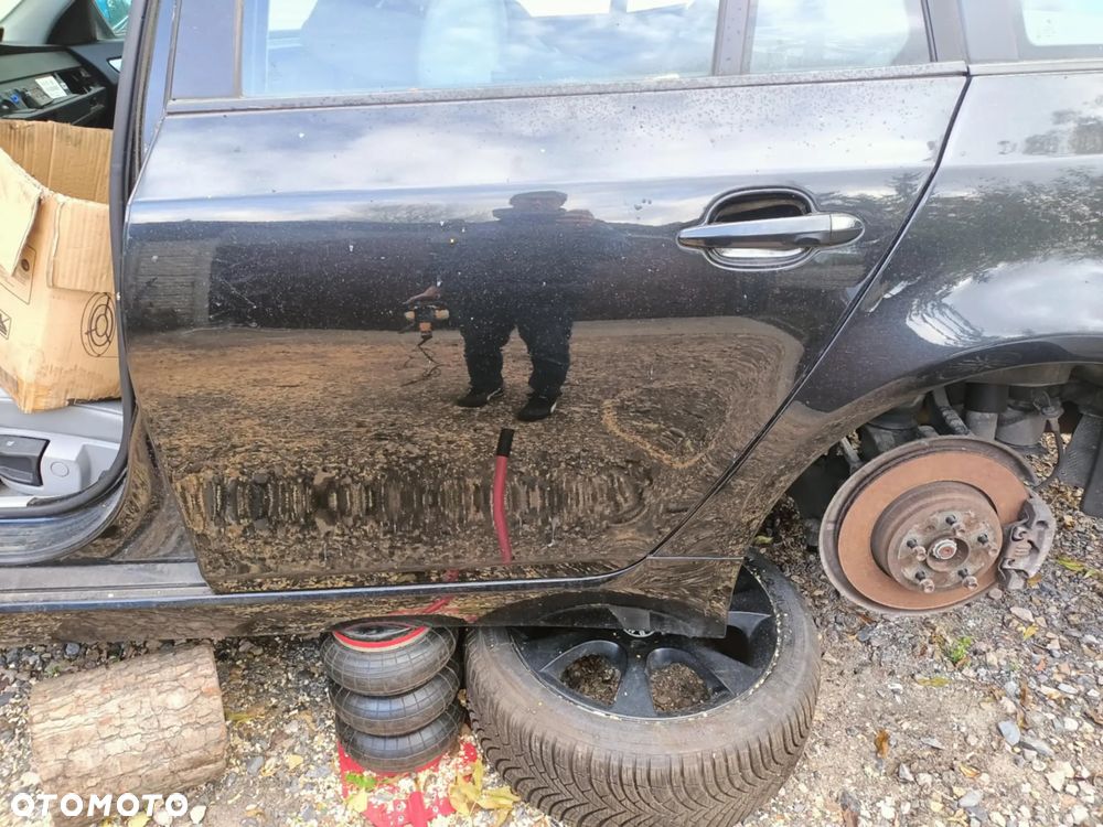 Drzwi tył tylne lewe BMW E61 475 black sapphire metallic