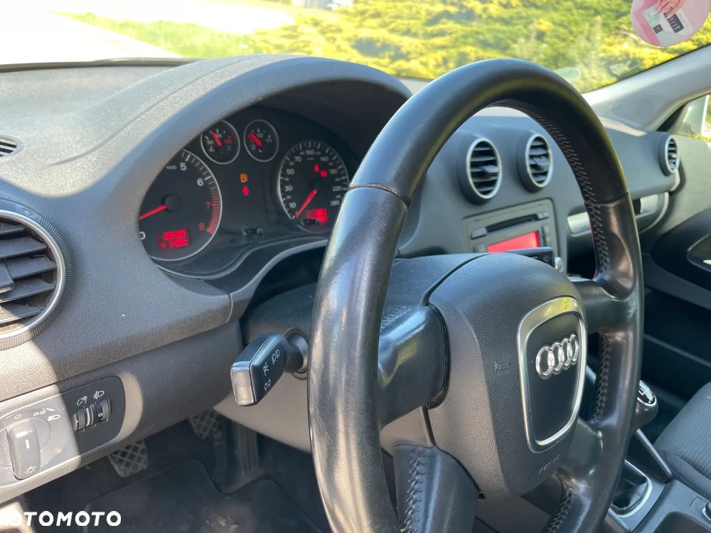 Audi A3 3-drzwiowe 1.6 FSI Attraction - 17