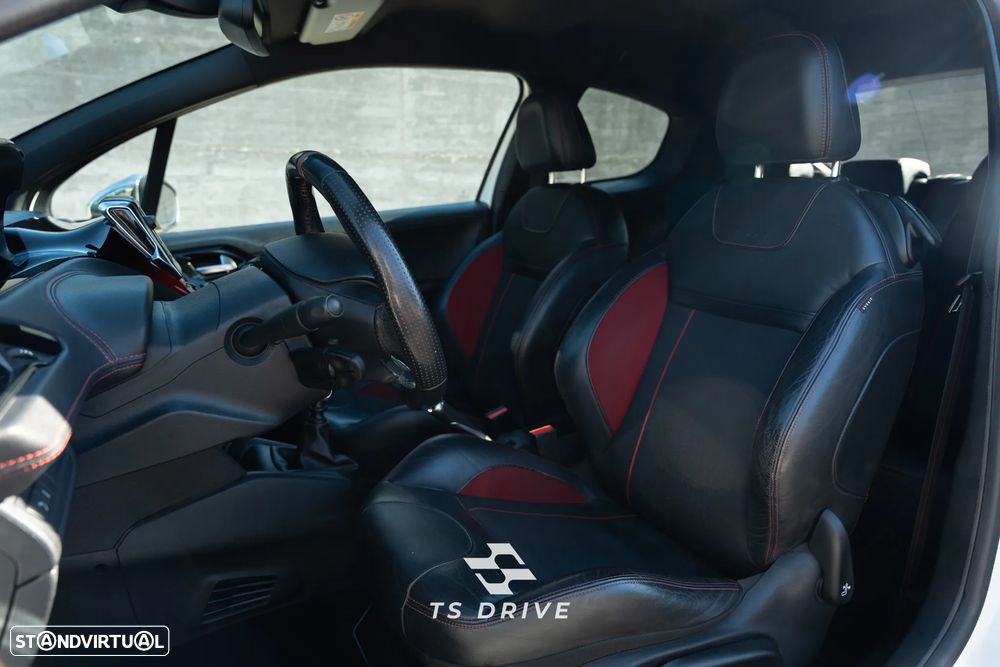 Peugeot 208 1.6 THP GTi - 12
