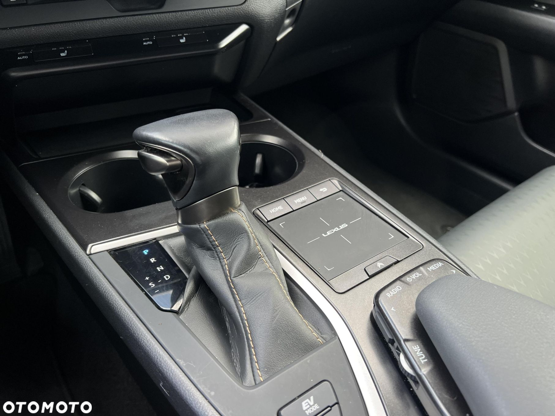 Lexus UX - 15