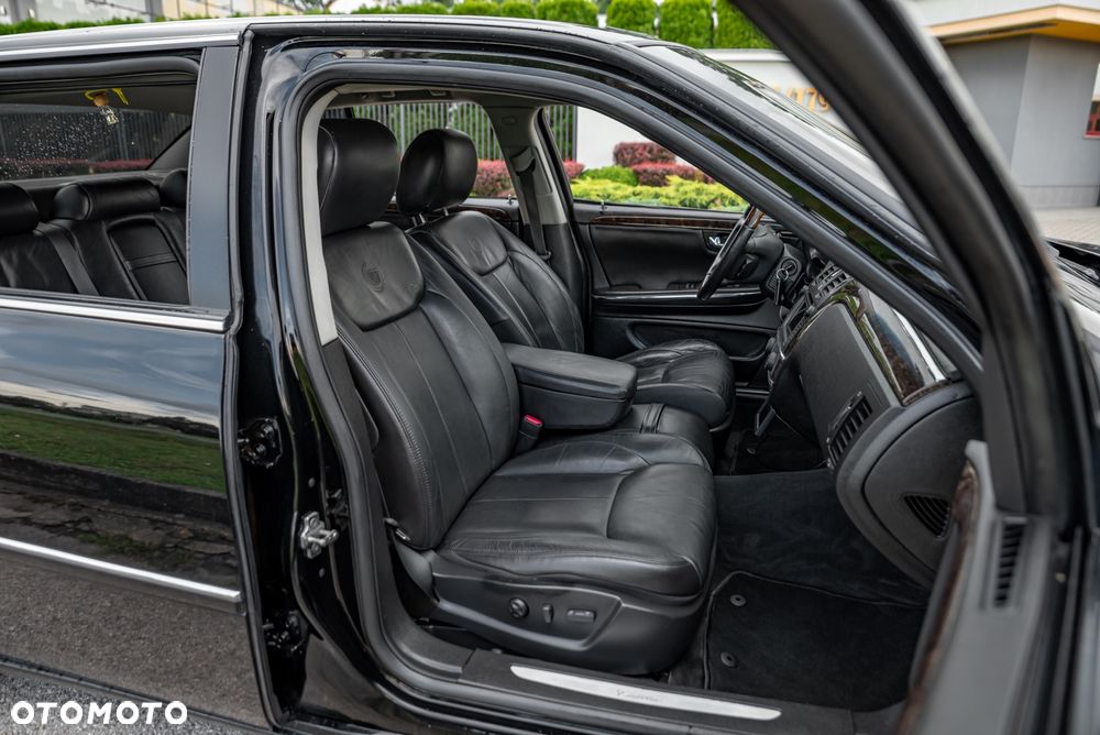 Cadillac DTS - 26