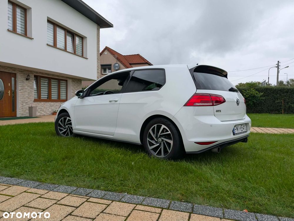 Volkswagen Golf - 11