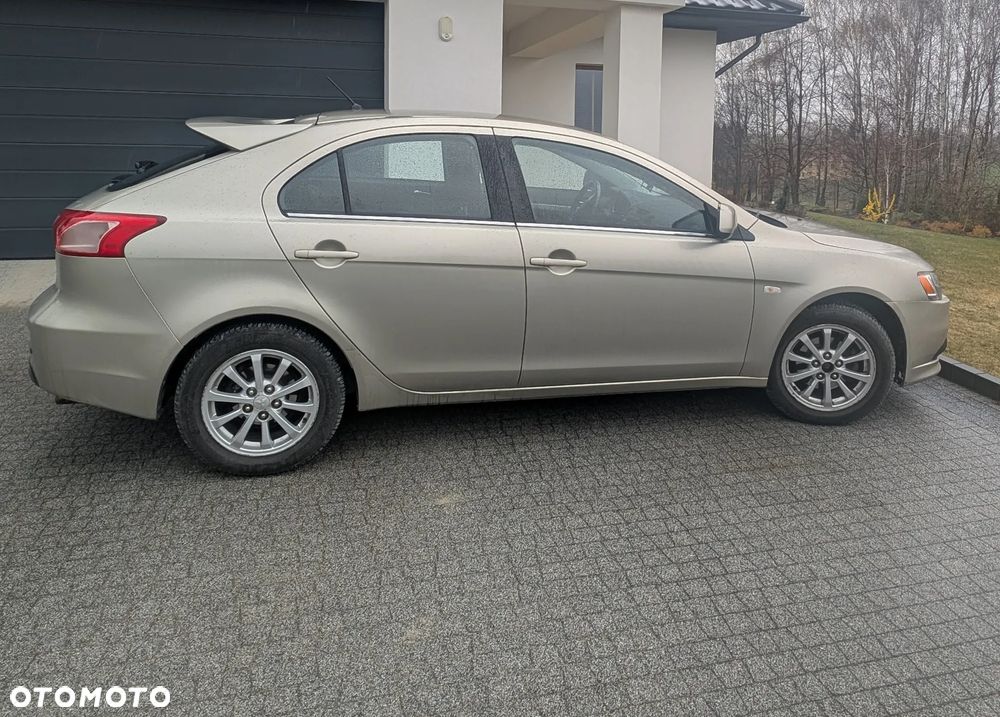 Mitsubishi Lancer 1.6 Invite - 1