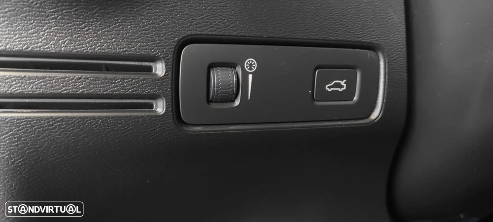 Volvo XC 40 2.0 D3 R-Design Geartronic - 40