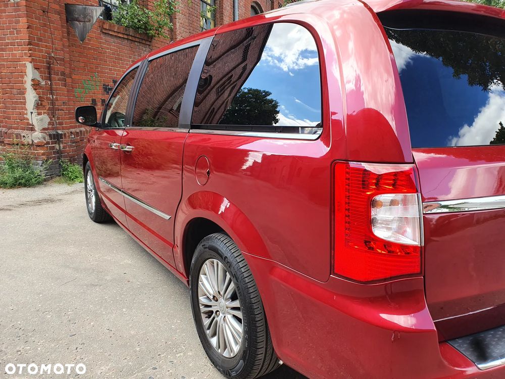 Chrysler Town & Country 3.6 Limited - 10