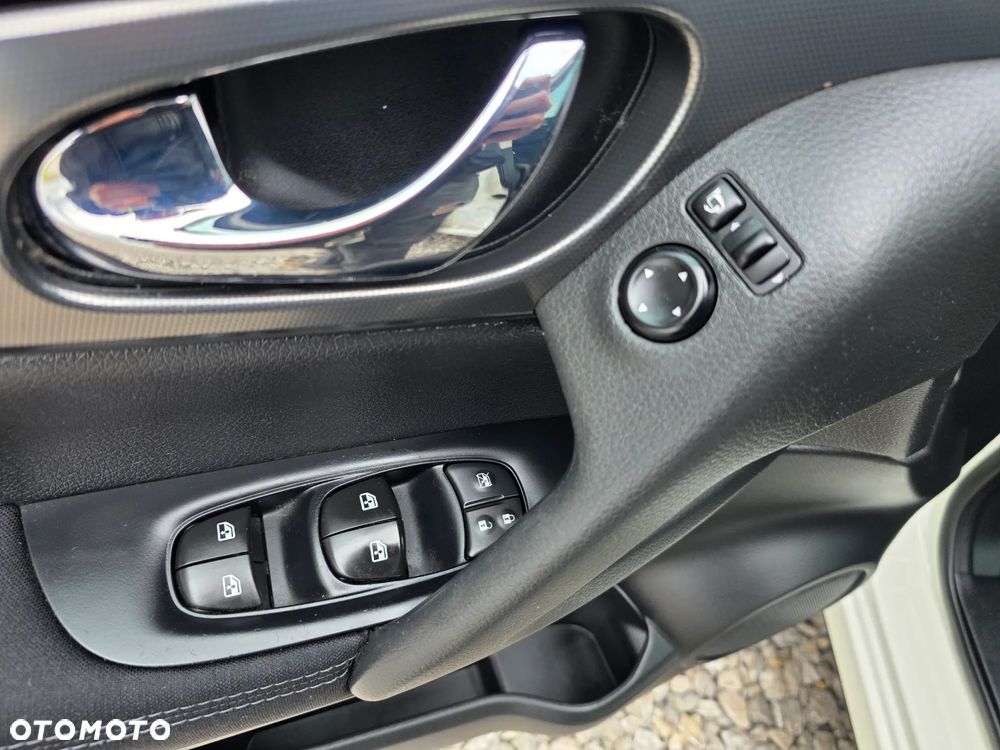 Nissan Qashqai 1.6 DIG-T N-Connecta - 18