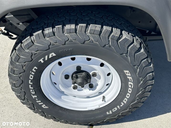 Land Rover Defender 2.2 TD4 E - 16