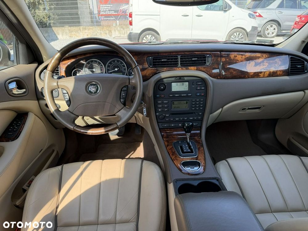Jaguar S-Type - 32