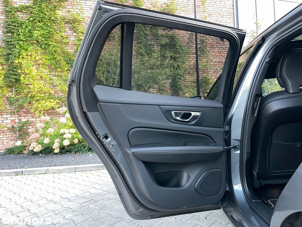 Volvo V60 D4 R-Design - 10