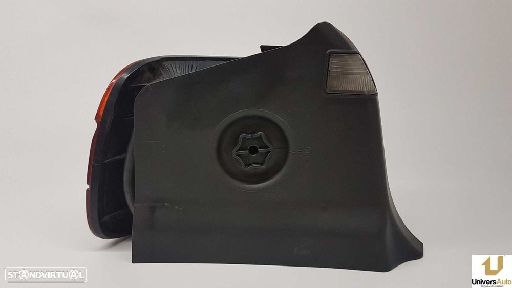FAROLIM TRASEIRO DIREITO BMW SERIE 3 COMPACTO (E36) 316I - 7