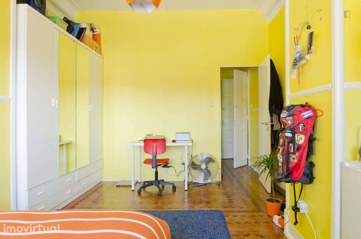 Quarto - localizado em Intendente Lisbon - Grande imagem: 3/21