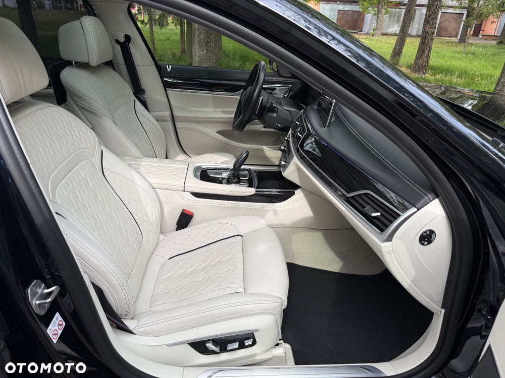 BMW Seria 7 750Li xDrive sport - 40