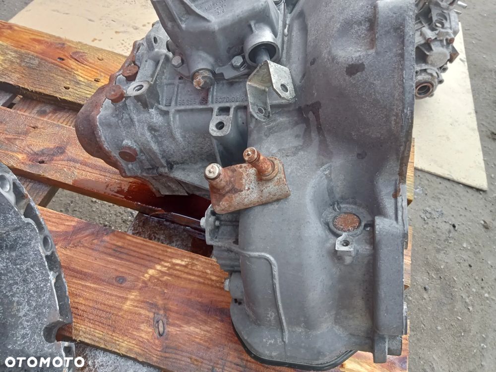 skrzynia corsa d astra h 1.4 16v f13c418 55355489 - 5