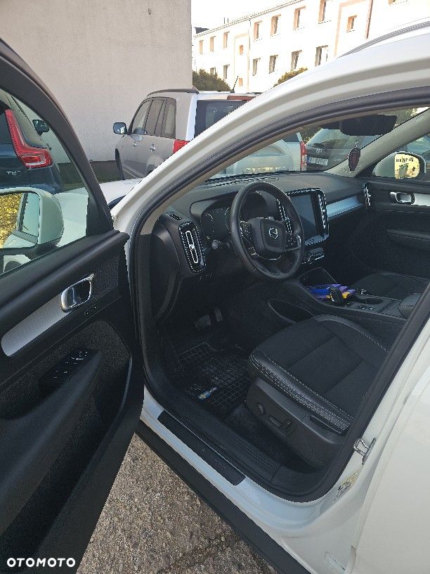 Volvo XC 40 T5 AWD Momentum - 4