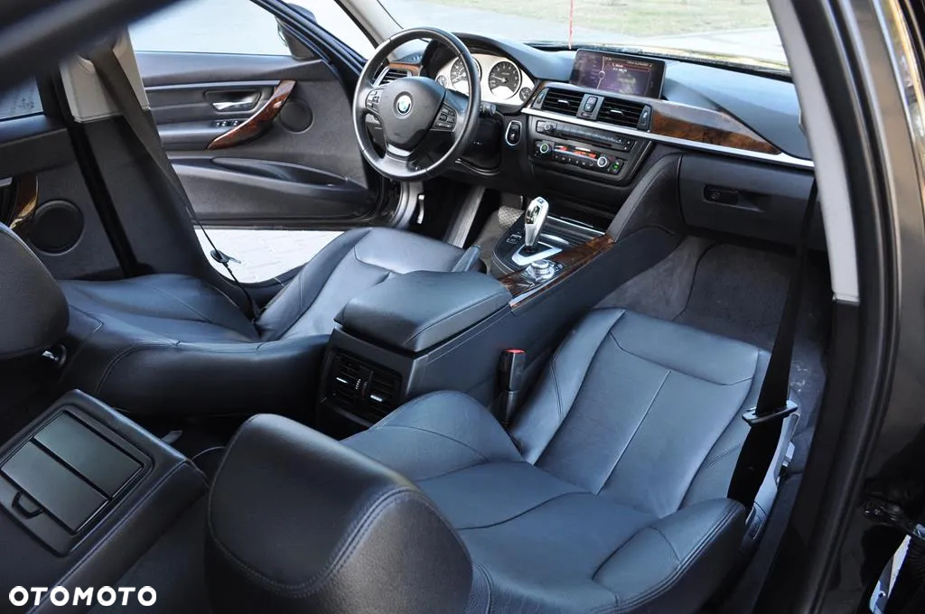 BMW Seria 3 328i xDrive Luxury Line - 23